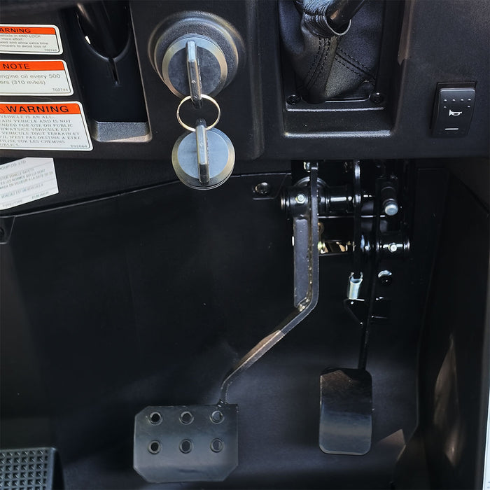 UTV/côte-à-côte de 352 cm³ avec 4x4 à la demande, banquette avec appuie-têtes, différentiel blocable, attelage de remorque et treuil de 3000 lb TMG-ATU455