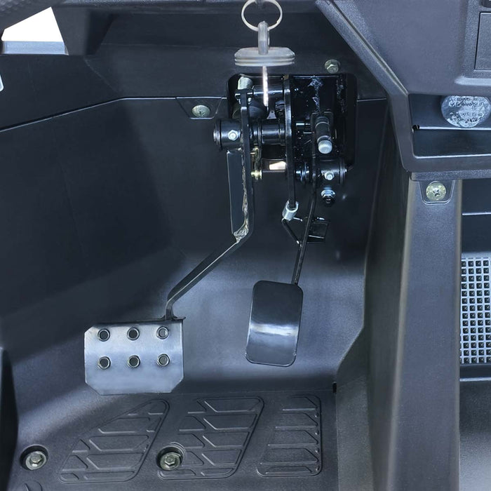 UTV / Côte à Côte de 585 cm³ avec 4x4 à la demande, EPS, transmission CVTech, 2 sièges avec appuie-tête, différentiels autobloquants et attelage de remorque TMG-ATU765